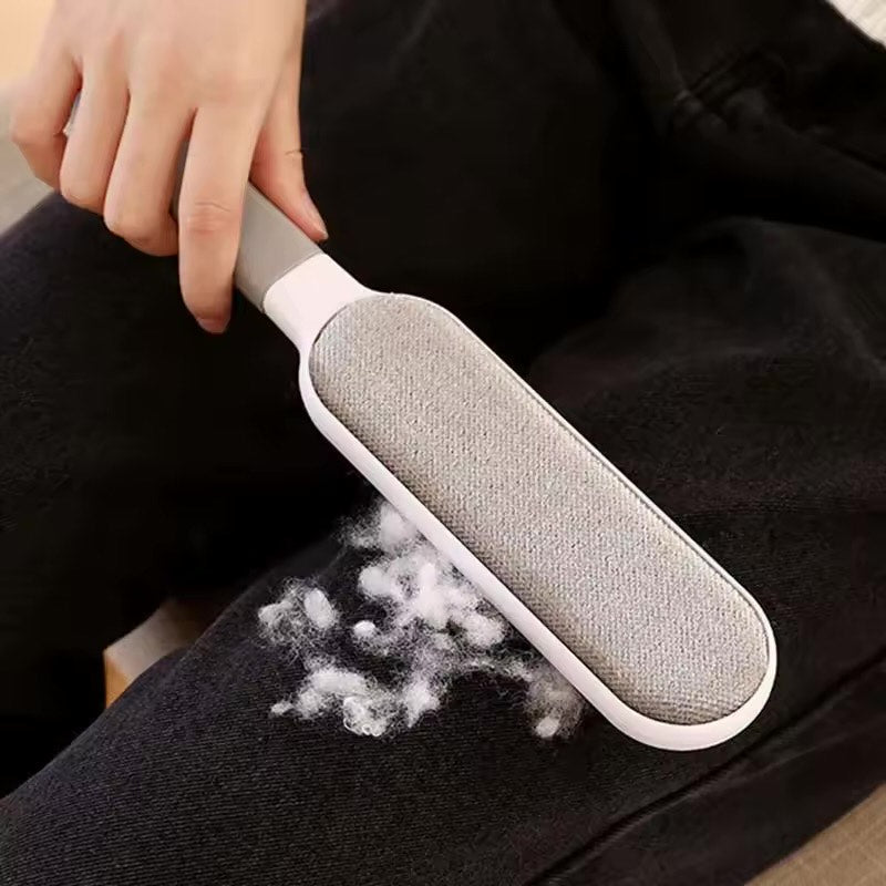 Brosse anti-peluches / anti-poils pour vêtements et canapés